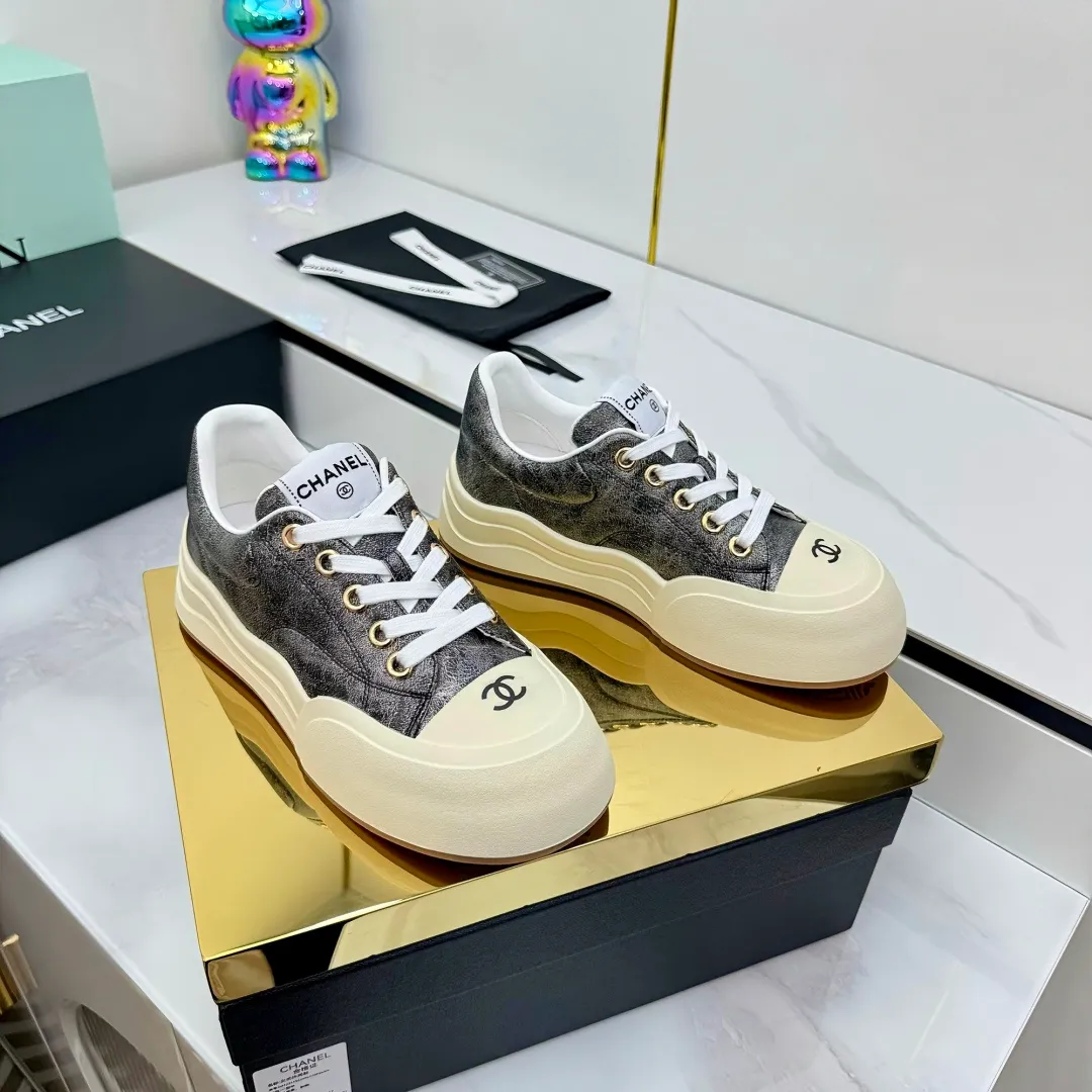 👟👟Ex-factory price 600👟👟 Chanel bread shoes ~ original calfskin panda shoes Chanel 25C latest hot style panda black and white sports shoes casual sneakers Xiaoxiang hot item classic black and white panda color coco girls must pay Fabric: original custom mixed sheepskin lining: original imported breathable mesh lining outsole: Original molded rubber + TPU combination Size: Women's 35-41 👉 👉 👉